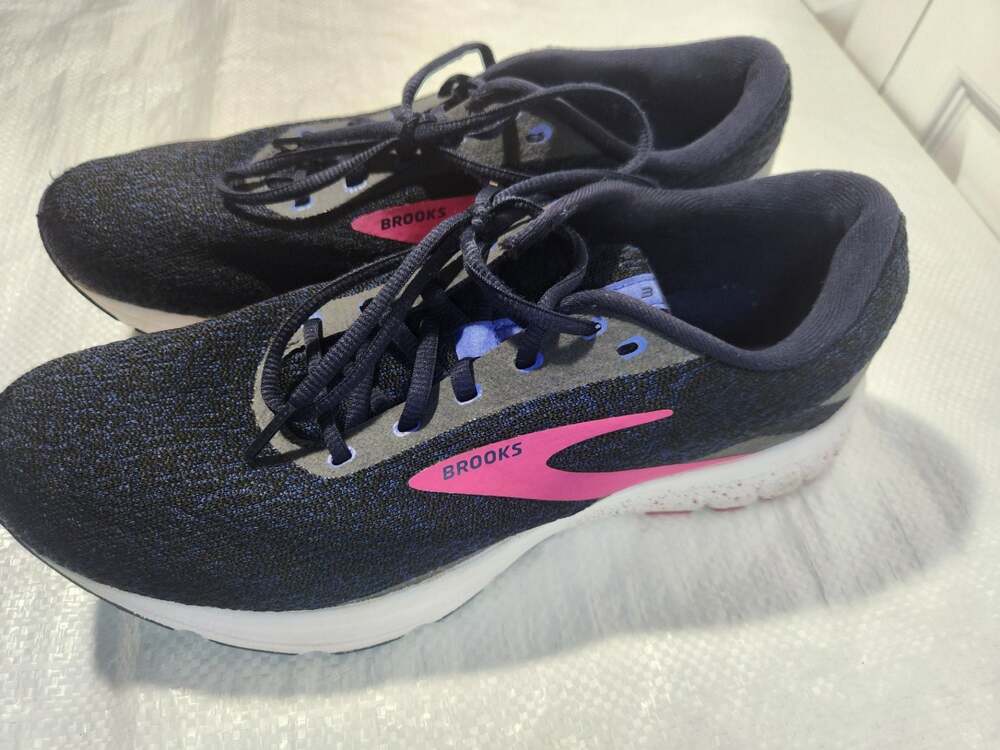 Brooks - Picture 2 of 6